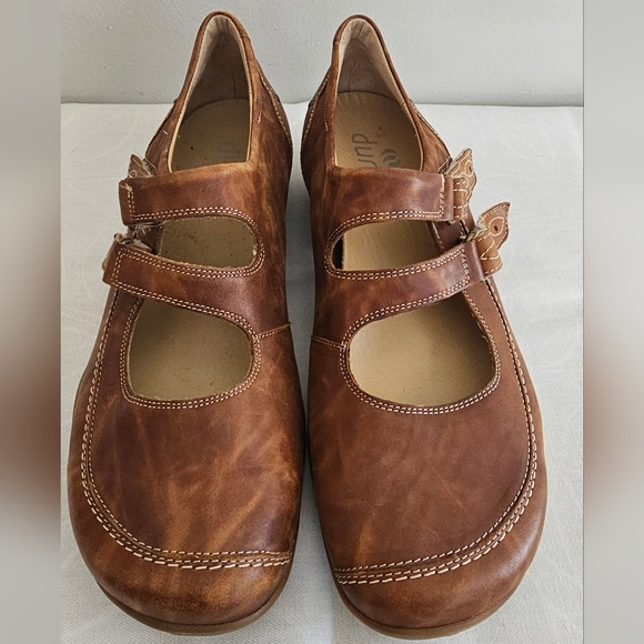 DUREA Womens Brown Leather Embroidered Iris Mary Jane Walking Shoes Sz 5 1/2 - Picture 4 of 9